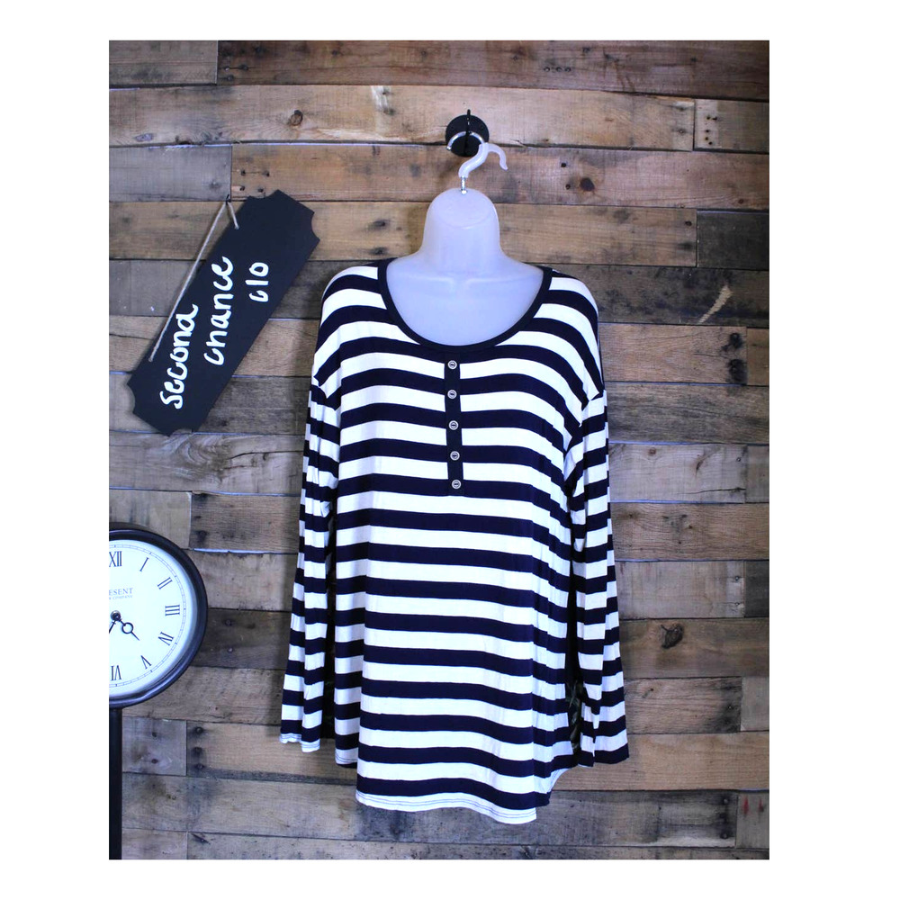 SALE-Mai Soli Women's Royal Blue and White Floral top size XL